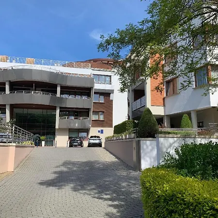 Dom Zdrojowy Apartament Debowy Apartmán *